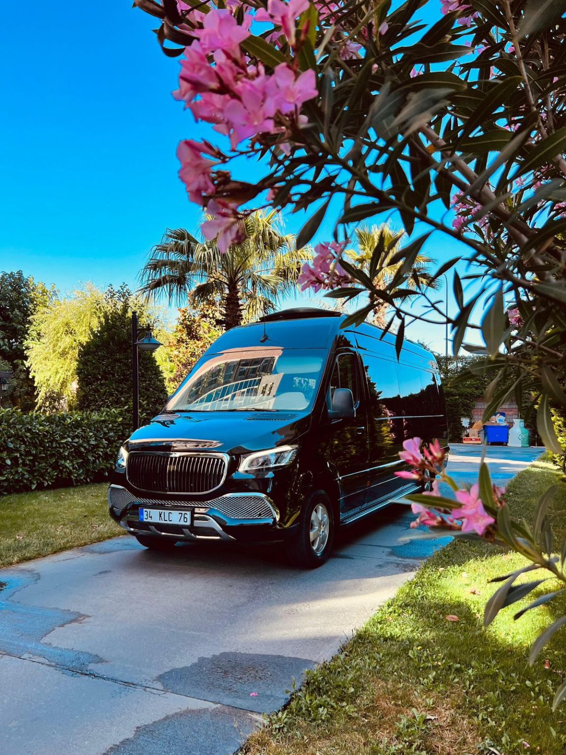 Mercedes Sprinter Maybach - (15 passenger)